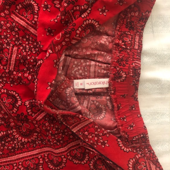 Red pattern shorts - Picture 2 of 3